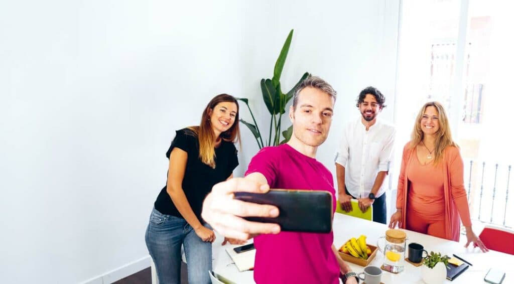 EIN GANZ NEUES MINDSET BEI DER PERSONALFINDUNG – Durch Social Recruiting finden Unternehmen wieder passende Mitarbeitende